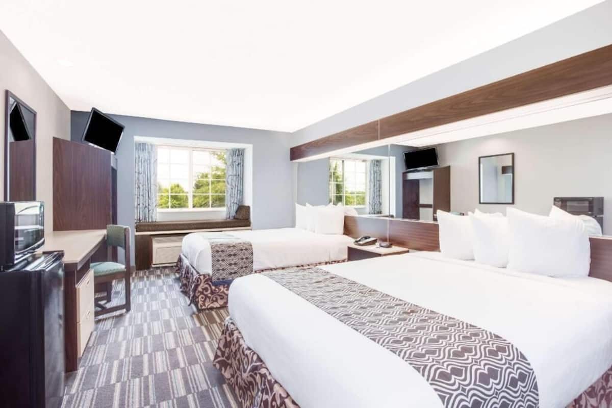 In-room safe, desk, iron/ironing board, free WiFi