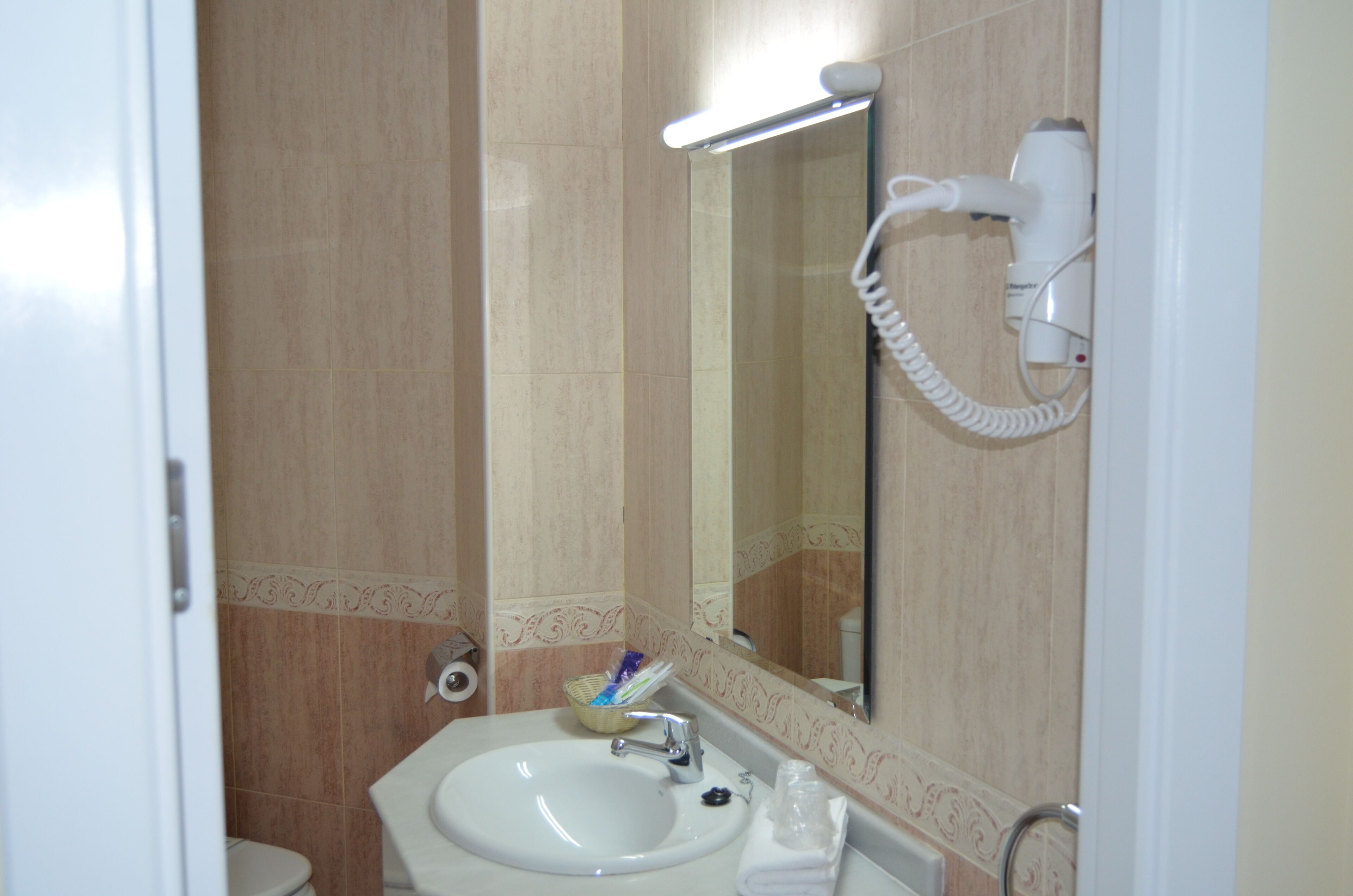 superior double room | bathroom | bathtub, free toiletries, hair dryer, bidet