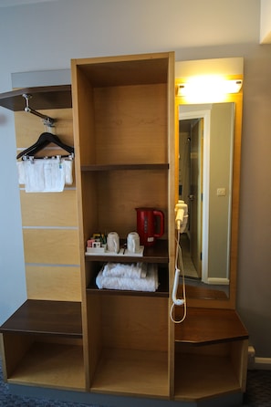 Room, 1 Double Bed, Non Smoking | Room amenity