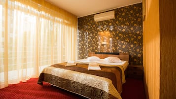 Superior Double Room | Desk, iron/ironing board, rollaway beds, free WiFi