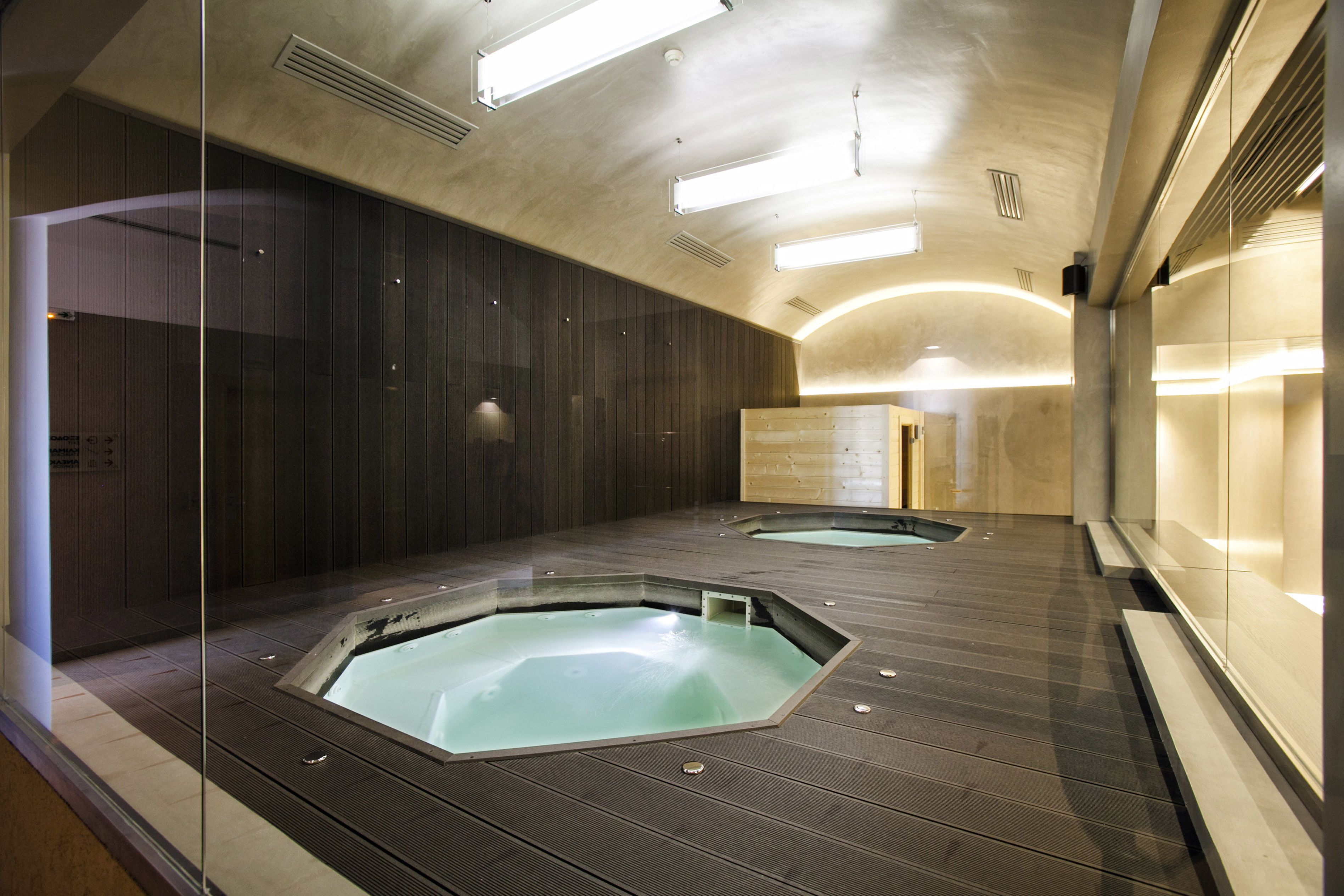 couples treatment room(s), deep-tissue massages, swedish massages