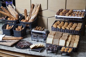 Desayuno buffet todos los días (con cargo)