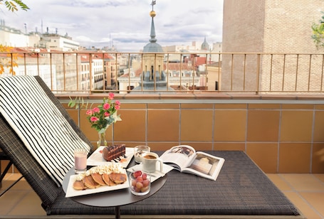 Double Room, Terrace | Premium bedding, Select Comfort beds, minibar, in-room safe