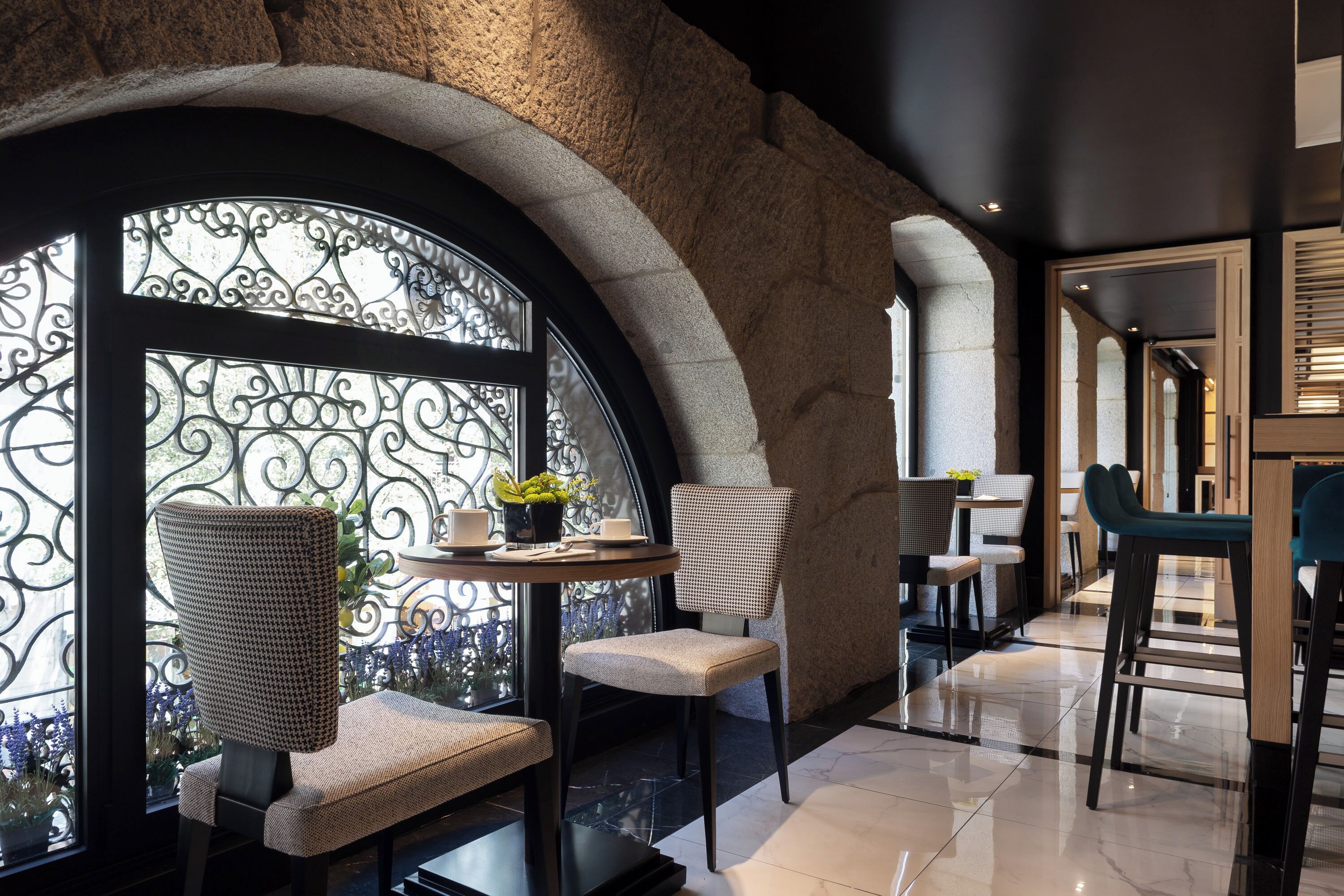 daily buffet breakfast (eur 25 per person)