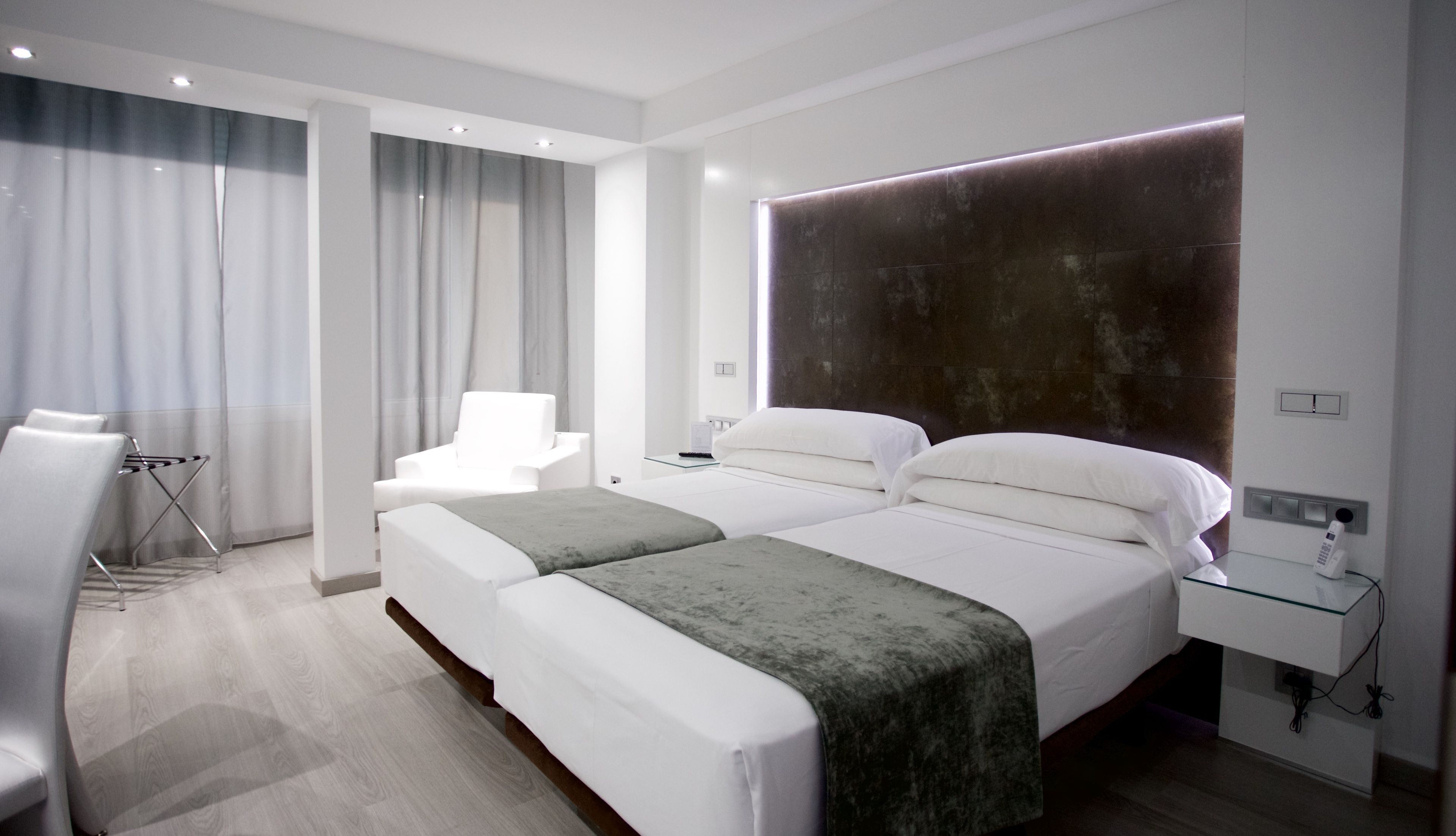 triple room | premium bedding, select comfort beds, minibar, in-room safe