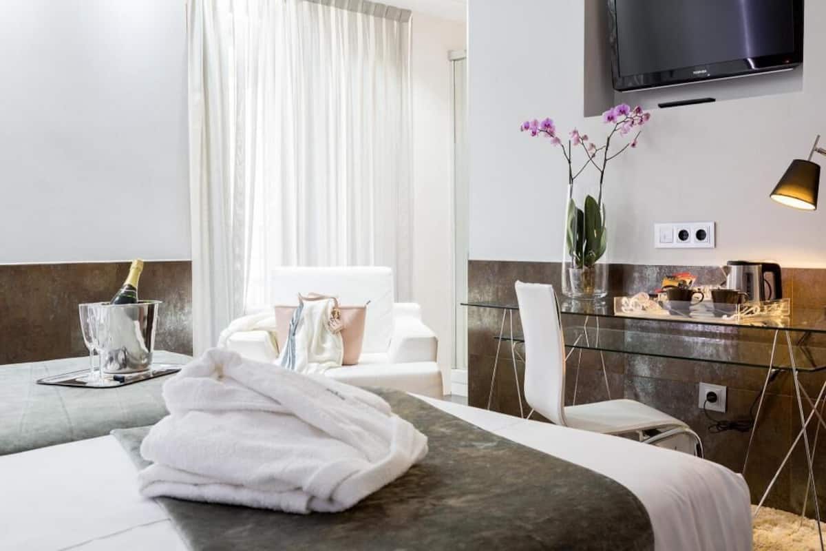 Premium bedding, Select Comfort beds, minibar, in-room safe