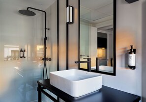ห้องพรีเมียร์ดับเบิลหรือทวิน | ห้องน้ำ | ฝักบัว, ของใช้ในห้องน้ำฟรี, ไดร์เป่าผม, ผ้าเช็ดตัว