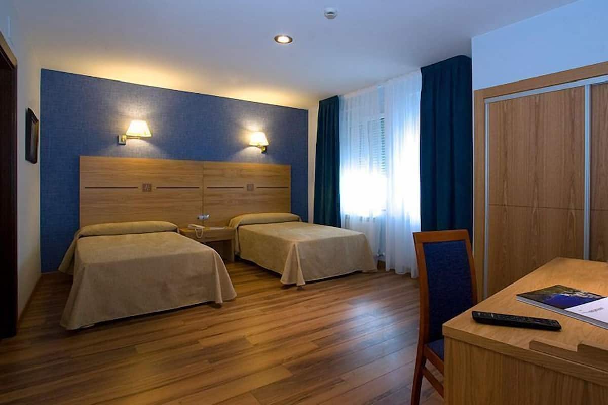 premium double room | minibar, in-room safe, desk, free wifi