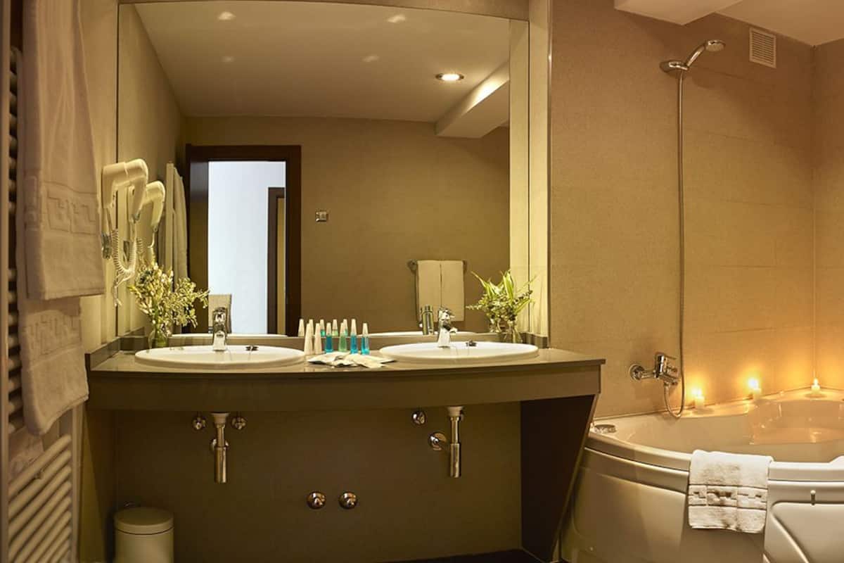 junior suite | jetted bathtub