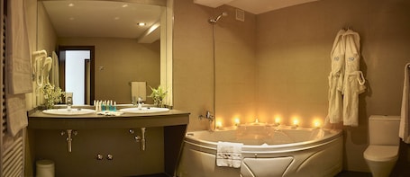 Suíte júnior | Banheira de hidromassagem. Hotel 40 Nudos