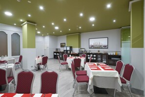 Tägliches Frühstücksbuffet gegen Gebühr