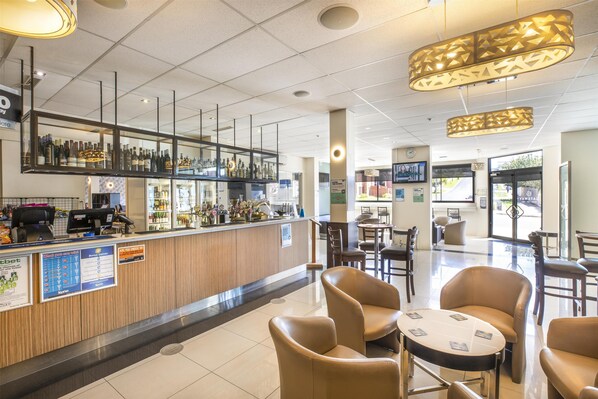 Breakfast, lunch and dinner served - Nightelier Devonport Gateway Hotel (Devonport)