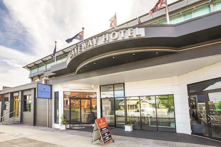 Exterior. Nightelier Devonport Gateway Hotel