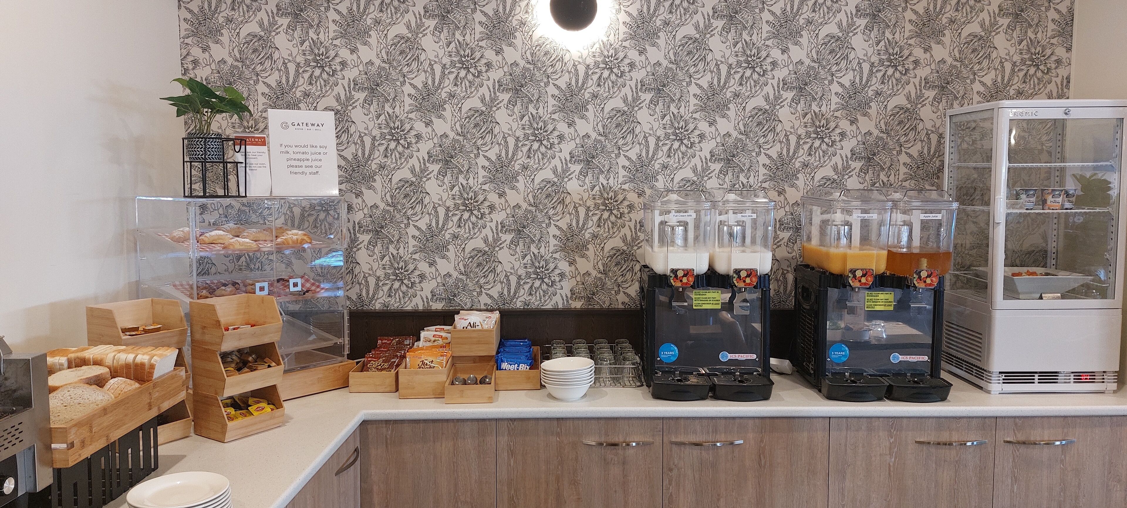 daily buffet breakfast for a fee