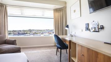 Peti besi dalam bilik, seterika/papan seterika, Wi-fi percuma