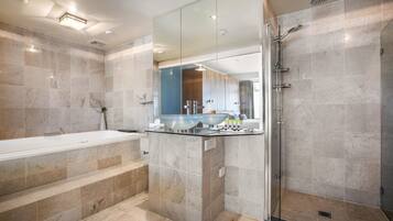 Premium-Zimmer, Whirlpool | Badezimmer | Kostenlose Toilettenartikel