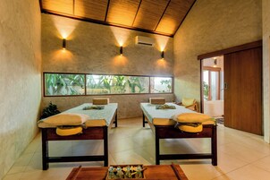 Couples treatment rooms, body treatments, aromatherapy, body wraps