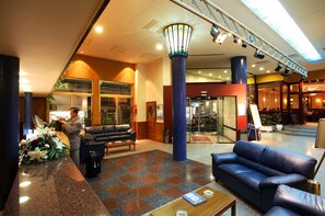 Coin salon dans le hall