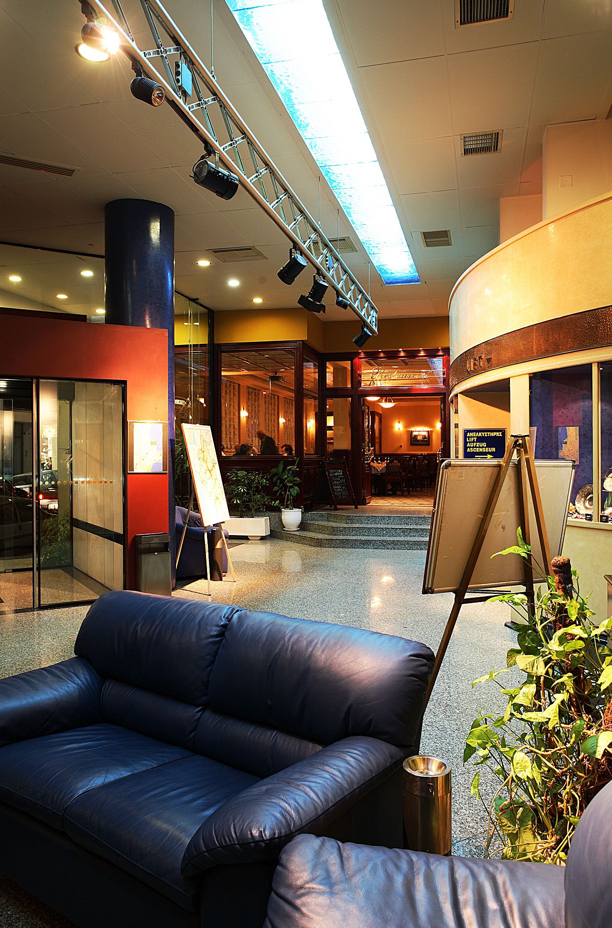 Coin salon dans le hall