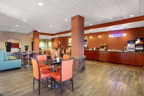 Petit déjeuner buffet (6.99 USD par personne)