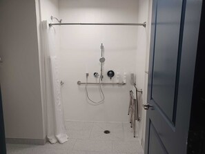 Bathroom - Spark by Hilton Redlands (Redlands)