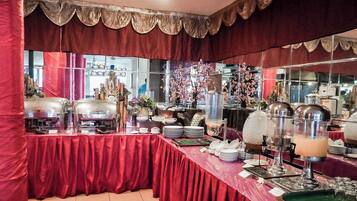 Desayuno buffet todos los días (con cargo)