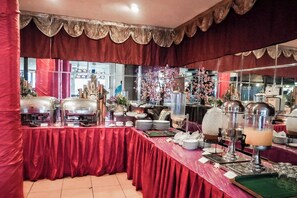Tägliches Frühstücksbuffet gegen Gebühr