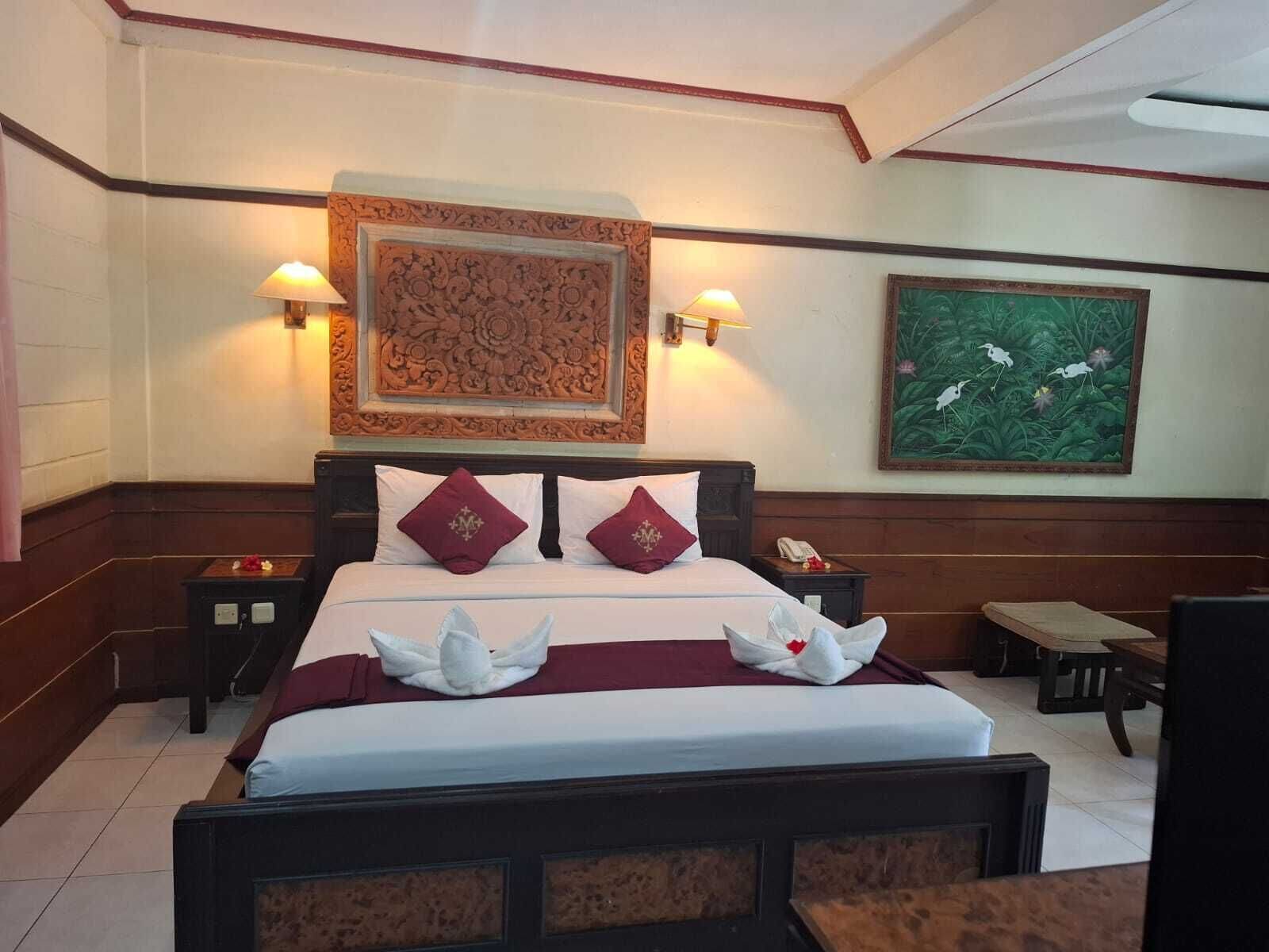 1 bedroom, individually decorated, individually furnished, desk