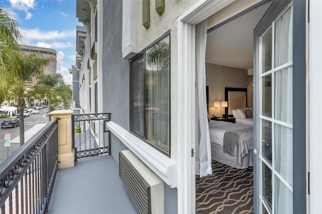 Standard Room, 2 Double Beds, Accessible, Non Smoking | Premium bedding, in-room safe, desk, laptop workspace. Best Western Plus Hotel At The Convention Center