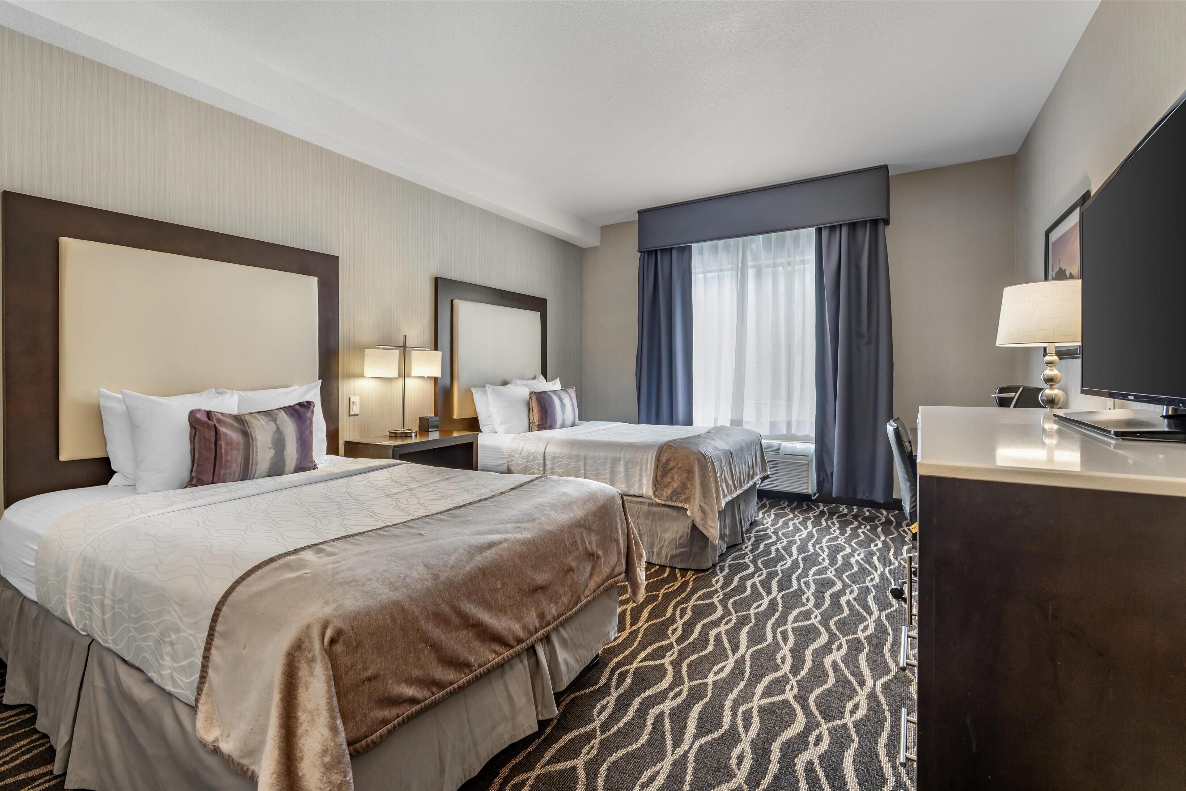 standard room, 2 double beds, non smoking | 1 bedroom, premium bedding, in-room safe, desk