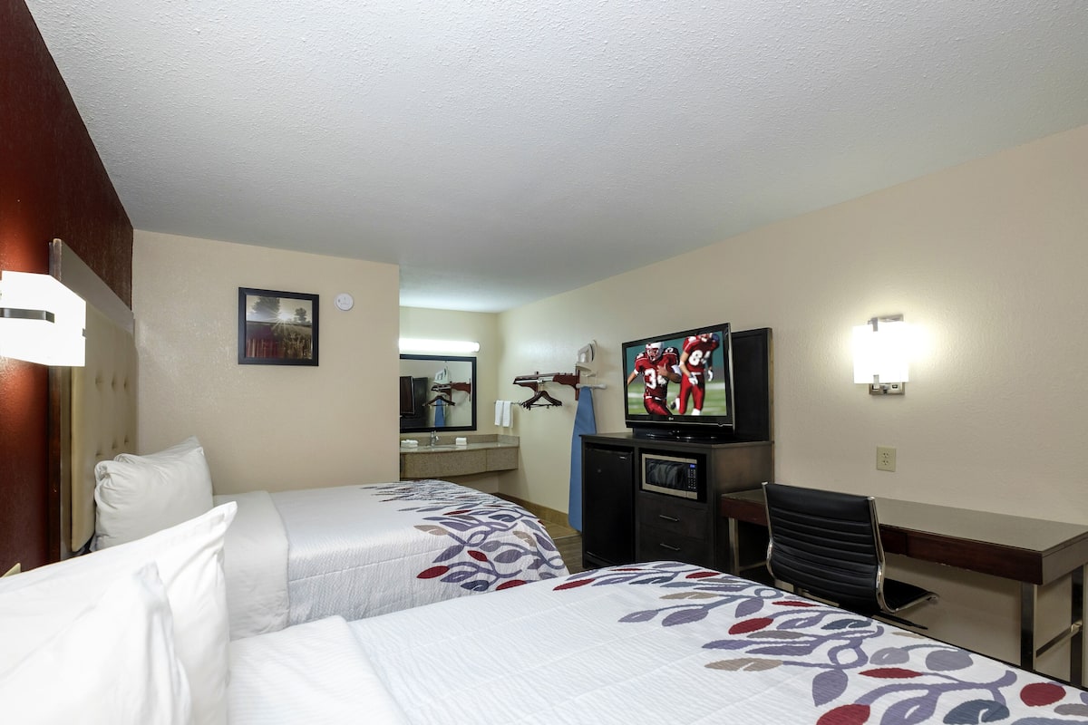 Desk, free cribs/infant beds, rollaway beds, free WiFi