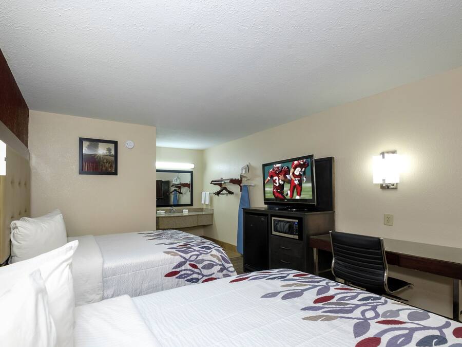 Desk, free cribs/infant beds, rollaway beds, free WiFi