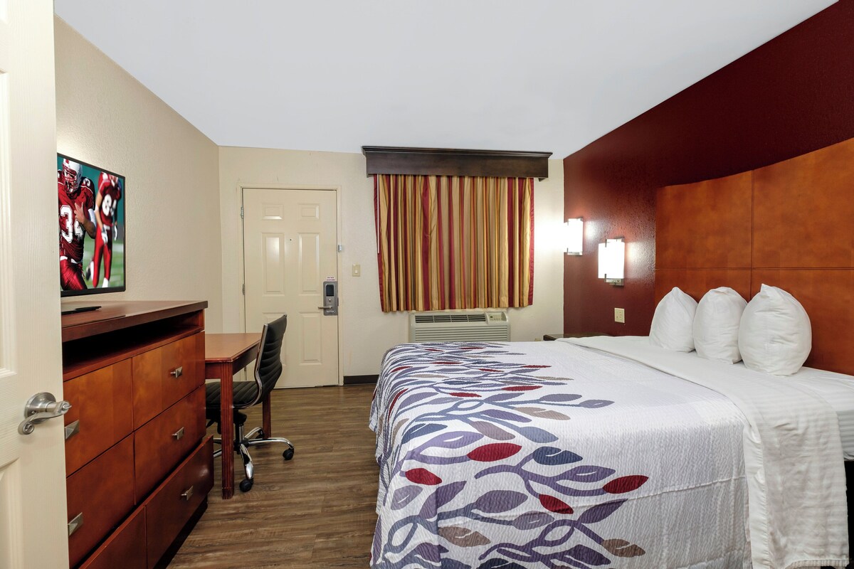 Deluxe Room, 1 Double Bed, Accessible, Smoking | Desk, free cots/infant beds, rollaway beds, free WiFi