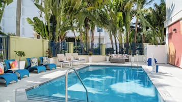 Kolam renang outdoor