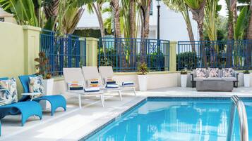 Kolam renang outdoor