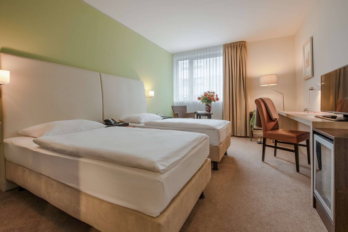 Hypo-allergenic bedding available, in-room safe, desk, laptop workspace