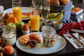 Daily continental breakfast (EUR 11 per person) - Tulip Inn Düsseldorf Arena (Düsseldorf)