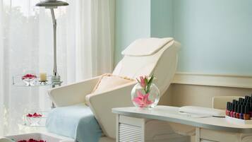 Sauna, steam room, Turkish bath, body treatments, hot stone massages