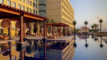 2 piscinas al aire libre, tumbonas