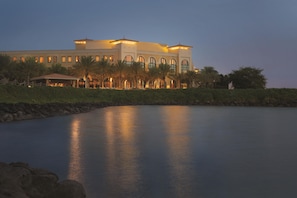 A large hotel with multiple floors, a pool, and palm trees. - Djibouti Palace Kempinski (Djibouti)