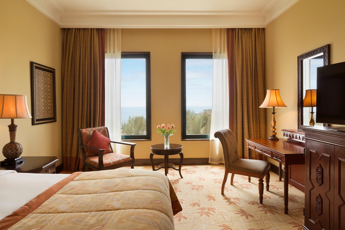 Deluxe Room (DELUXE ROOM SEA VIEW) | Minibar, in-room safe, desk, laptop workspace