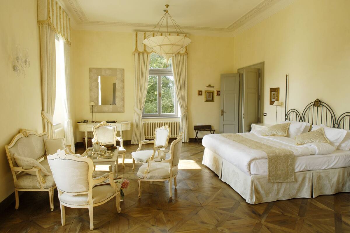 minibar, in-room safe, desk, iron/ironing board