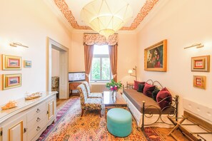 Luxury Suite | Minibar, in-room safe, desk, iron/ironing board - Chateau Mcely (Mcely)