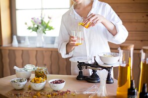 桑拿、熱水浴缸、蒸氣室、土耳其浴、身體療程、芳香療法