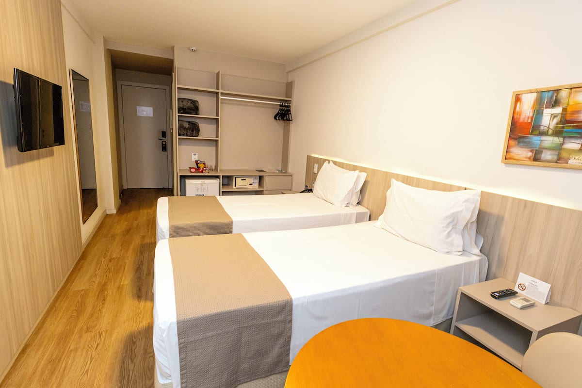 Single Room | Soundproofing, WiFi (free), bed sheets