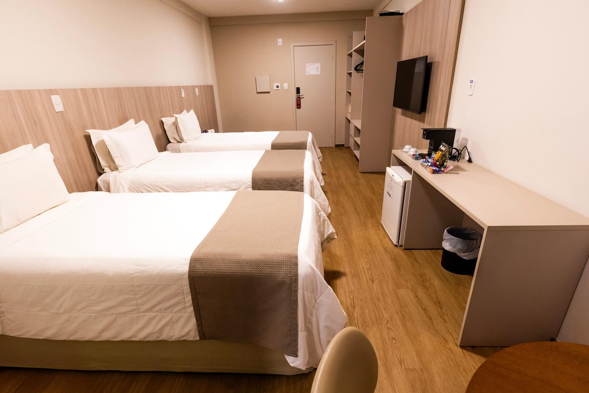 Soundproofing, free WiFi, bed sheets