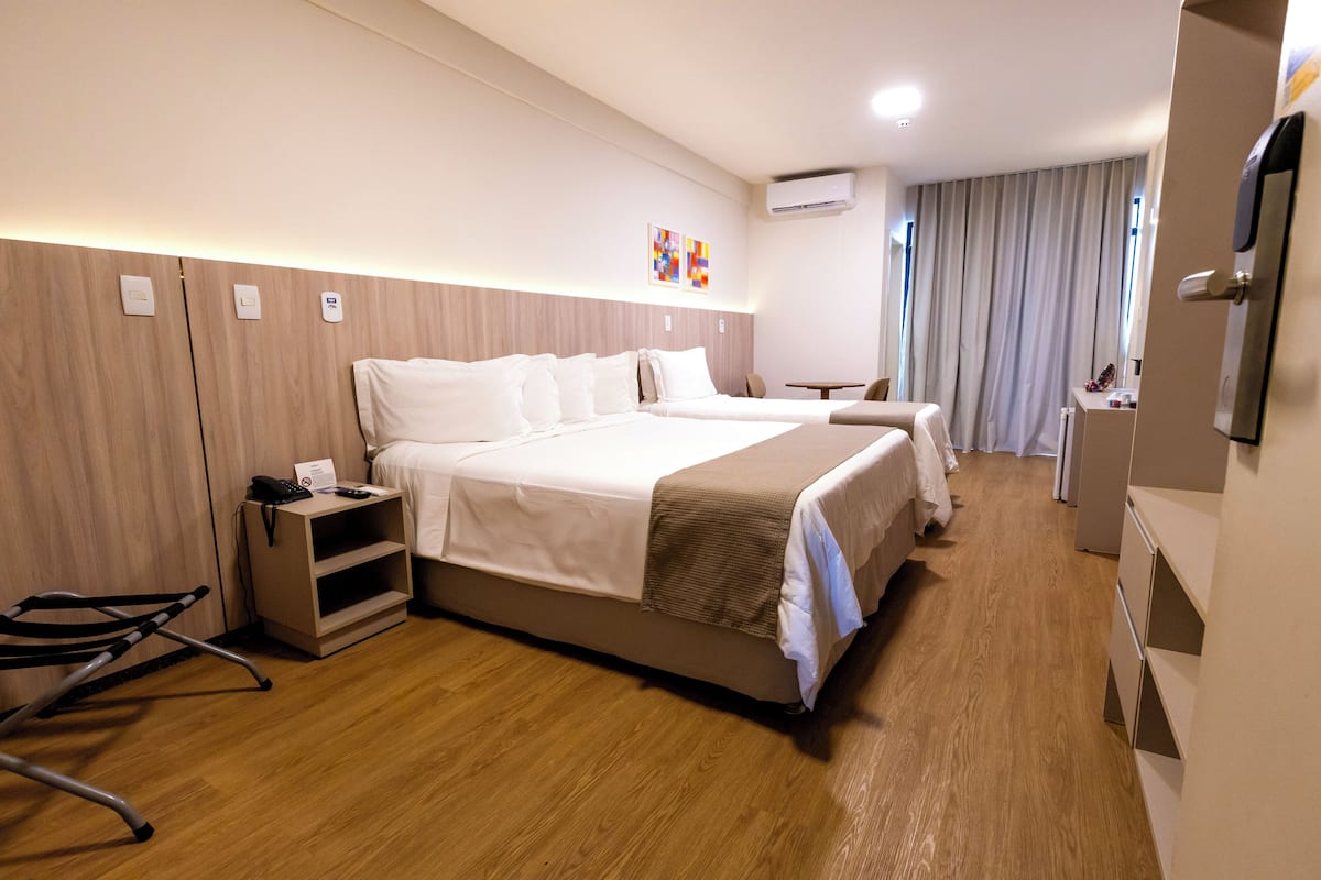 Triple Luxury Room | Soundproofing, WiFi (free), bed sheets