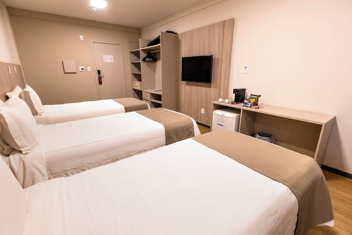 Triple Luxury Room | Soundproofing, WiFi (free), bed sheets