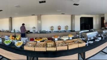 Free daily buffet breakfast