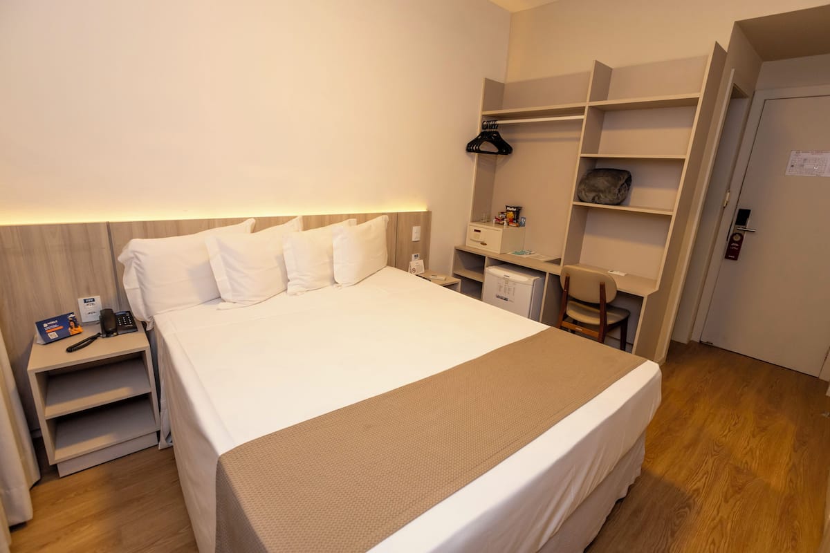 Standard Double Room | Soundproofing, WiFi (free), bed sheets